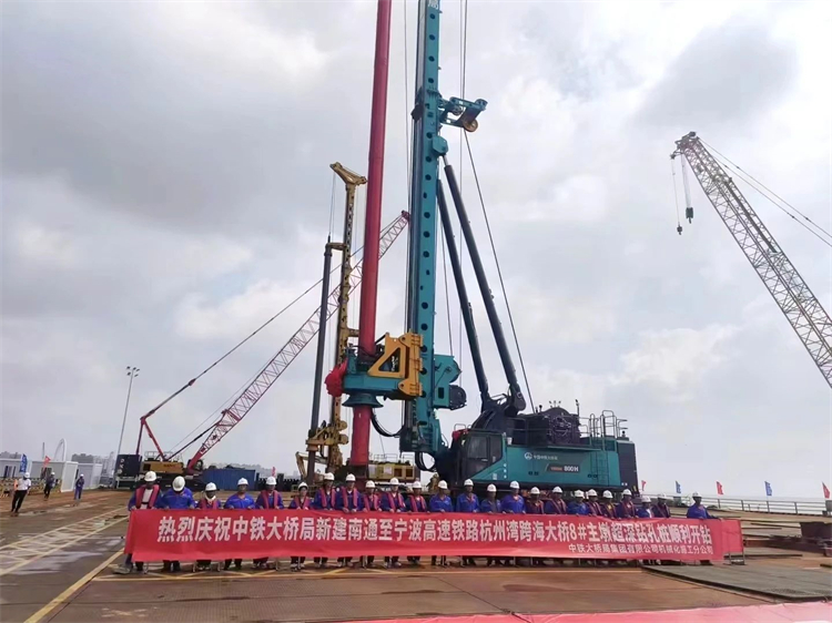 再战世界级工程！山河智能超级旋挖钻机SWDM800H助建杭州湾跨海铁路桥项目